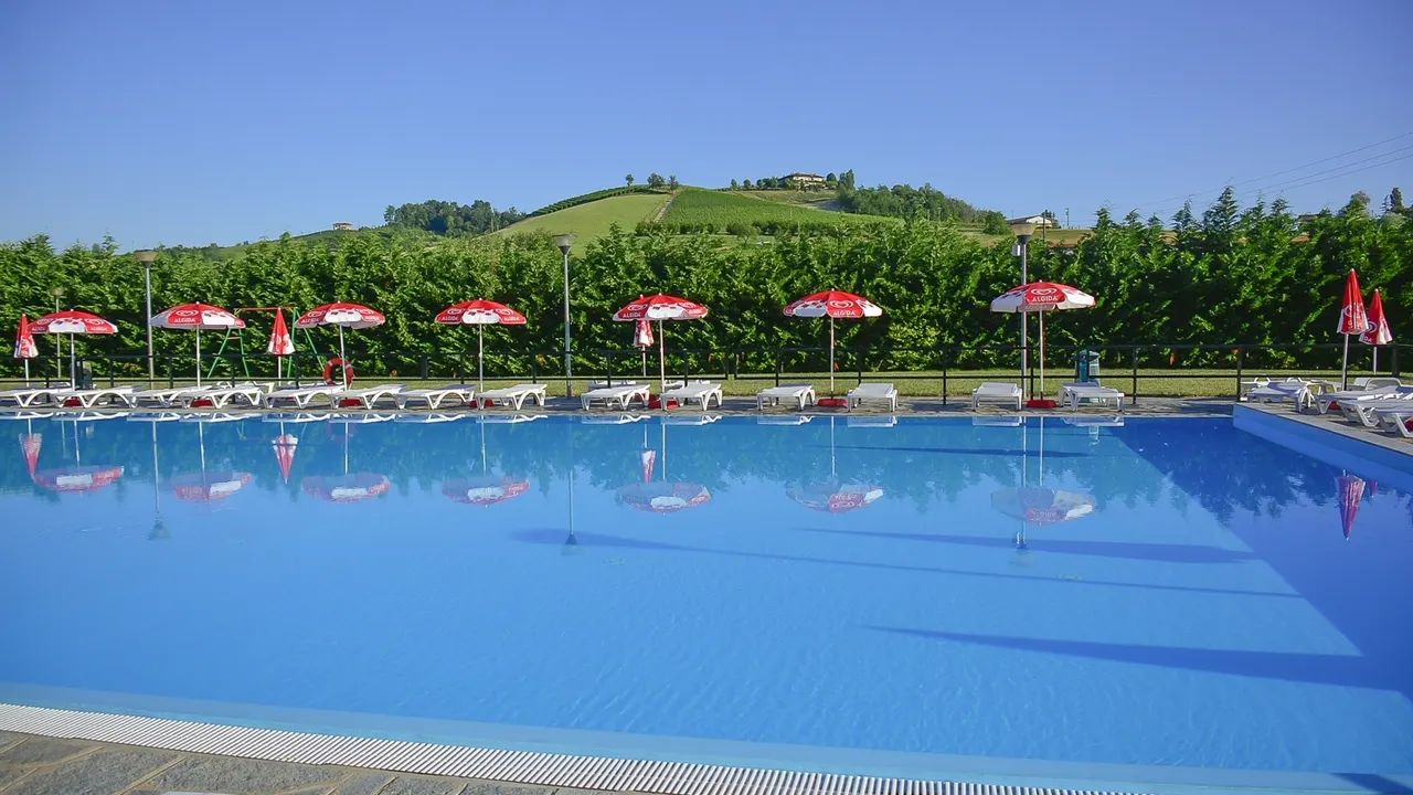 06_h_dogliani_tenuta_Laurenzania_pool
