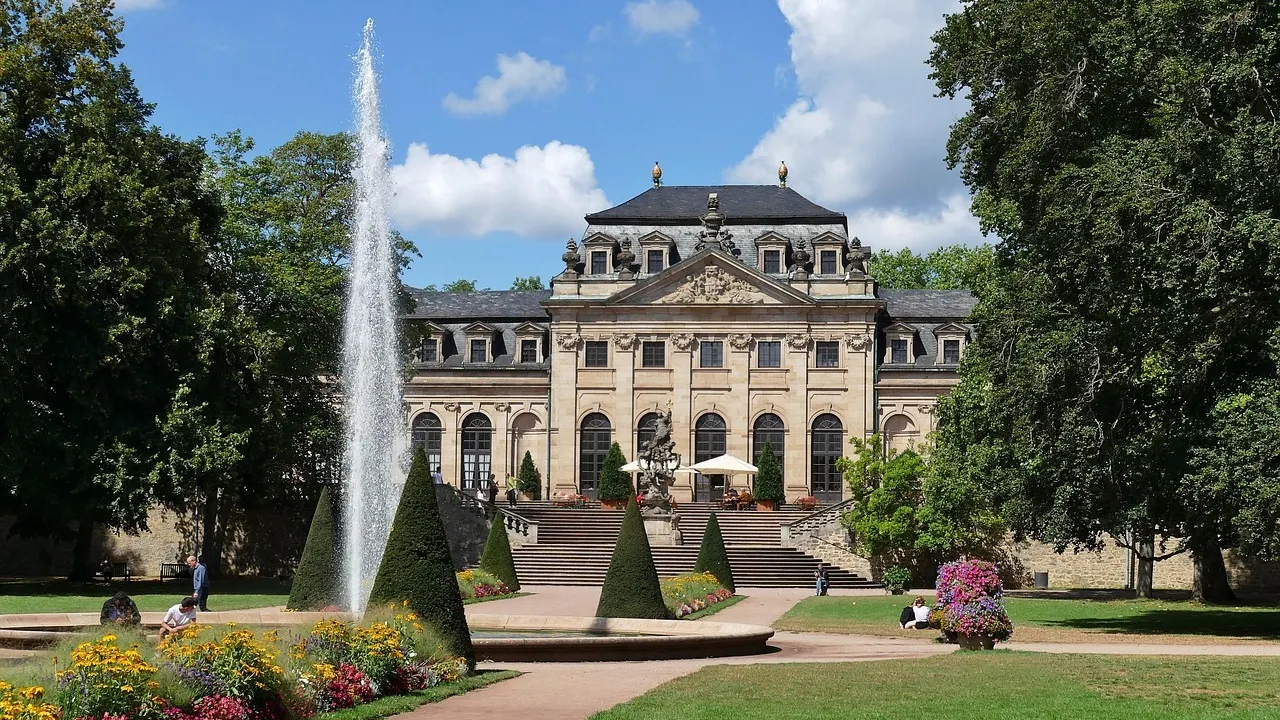 maritime-hotel-am-schlossgarten-6525999_1280