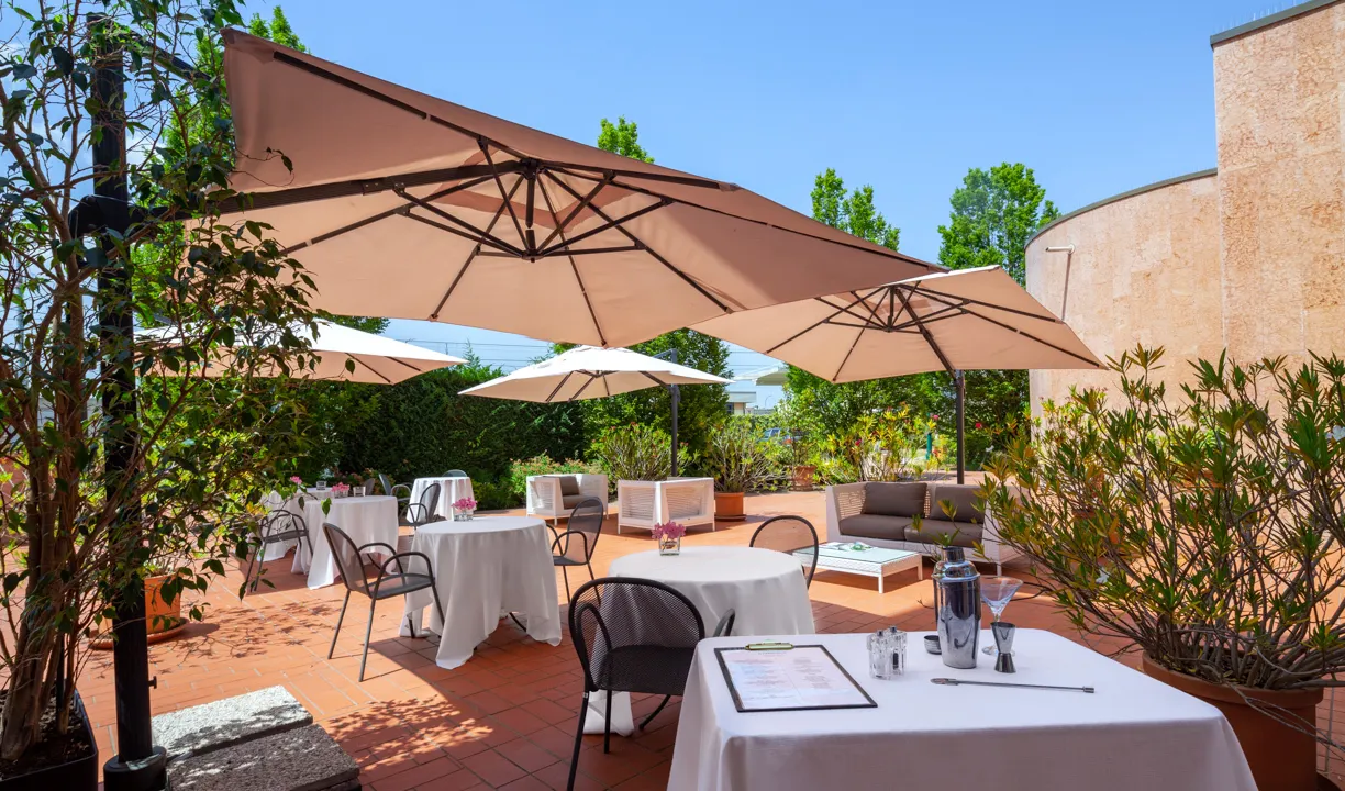 Crowne_Plaza_Venice_East_-_F&B_-_Terrace