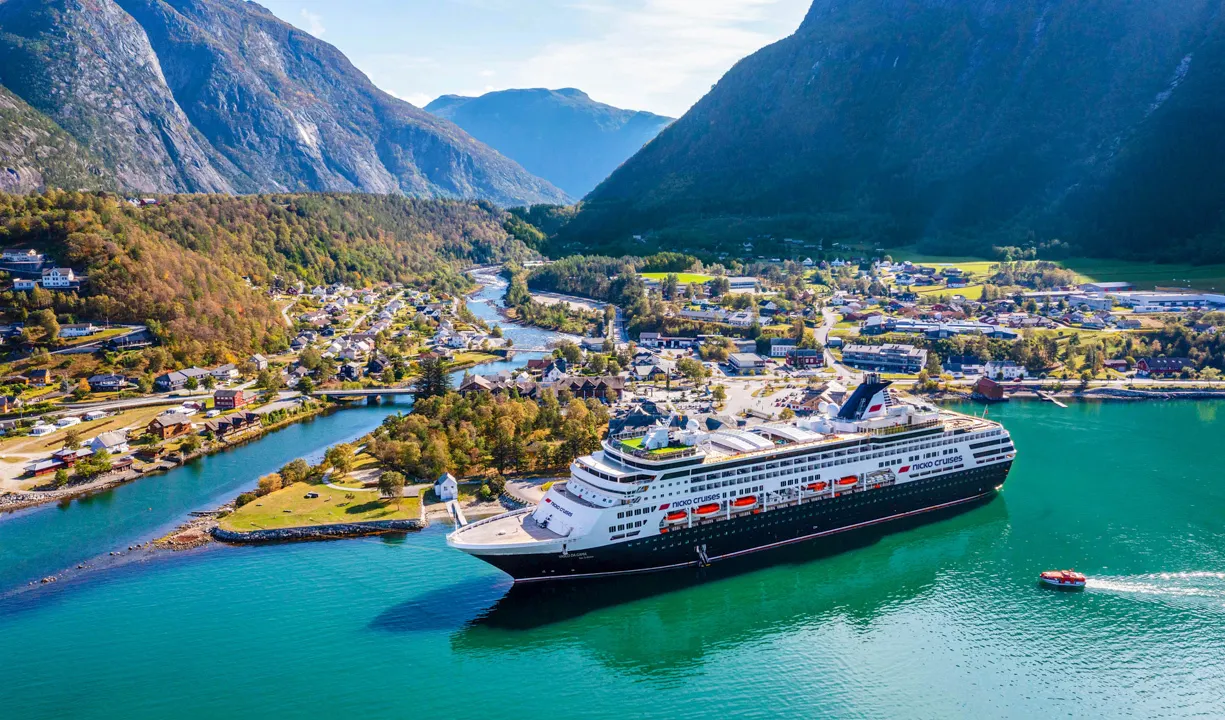 Cruise-Travel-Image_RS30038_2021-09-13-um-21-33-56Eidfjord-2021-09-13-DJI_08911480
